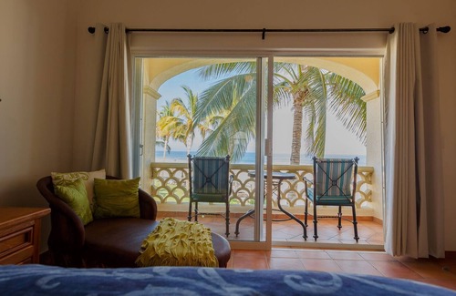 Zona Hotelera Condo | LM BB2-Spectacular, True Beachfront/Oceanfront 2BR and 2BA Condo- Right on the Beach!