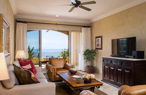 Los Cabos Resort | Located on the pristine medano beach