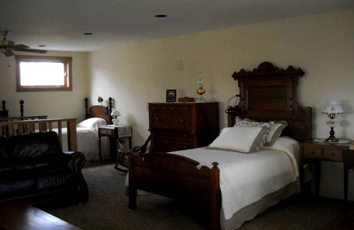 Fairview  Highland County Cabin | Lodge ∙ 2 bedrooms ∙ 6 guests