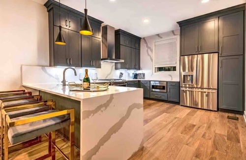 South Nashville House | Lux Party! 21 beds! Rooftop Pool Table/Hot Tub!