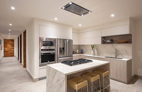 South Shore Hotel Area Condo | Luxurious 3bd 3ba, Indah by Sayan 7C