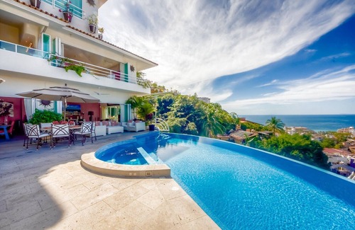 Romantic Zone Villa | Luxury 14 bedroom Villa in Mexico near Los Muertos Beacho