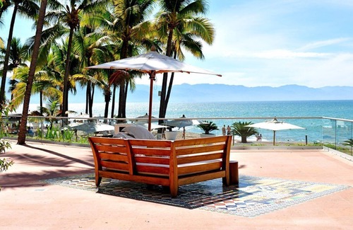 North Hotel Zone Condo | Luxury 3-bedroom condo with AC, fitness room in Puerto Vallarta