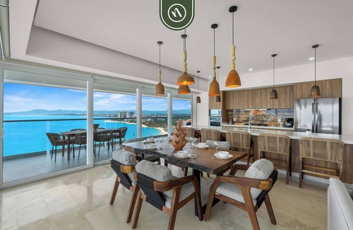 Las Glorias Apartment | Luxury 4 BR Condo Amazing Views - Beach - Pools