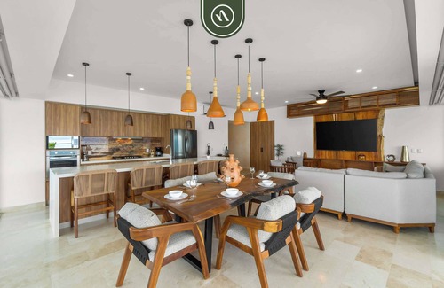 Las Glorias Apartment | Luxury 4 BR Condo Amazing Views - Beach - Pools