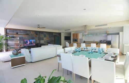 North Hotel Zone Apartment | Luxury beachfront condo in superb location