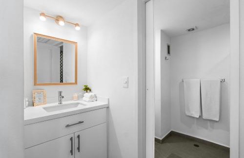 South Hotel Zone Apartment | Luxury Condo just steps away from the Beach!