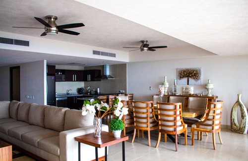 South Hotel Zone Condo | Luxury Condo W/Gorgeous Views of the Pacific Ocean