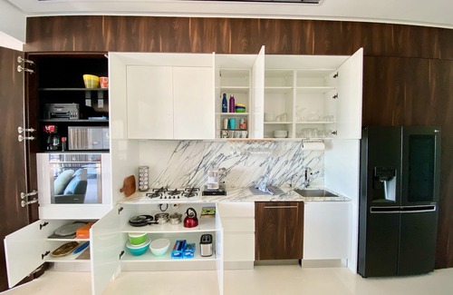 Romantic Zone Condo | Luxury Pier 57 Unit with Pano Oceanview