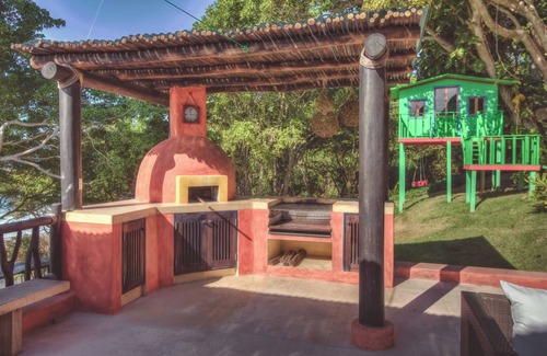 Sayulita Villa | Luxury villa with private beach and swimming pool near charming Sayulita.