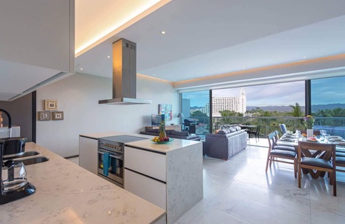 Flamingos Apartment | Marítima Beachfront Condo: 2 Pools, Gym, Balconies