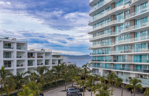 Flamingos Apartment | Marítima Beachfront Condo: 2 Pools, Gym, Balconies