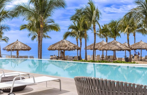 Flamingos Apartment | Marítima Beachfront Condo: 2 Pools, Gym, Balconies