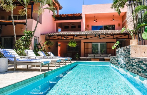 La Cruz de Huanacaxtle Apartment | Marigold Suite@CasaBellaCruz close 2 Marina w/pool