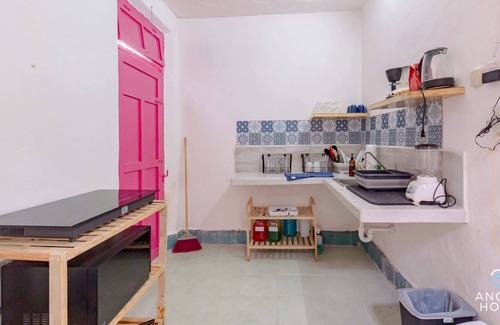 Centro House | Merida Downtown Gem: WiFi, AC, Kitchen, Free Bike!