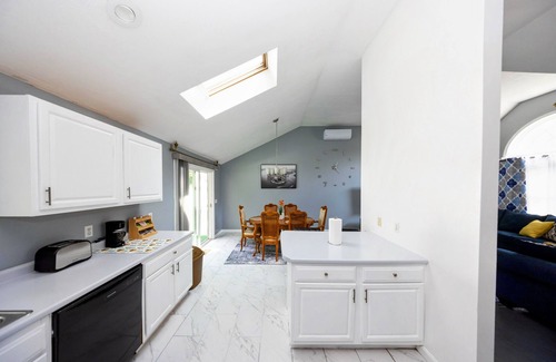 Webster Square House | Modern 4BR Escape in Worcester AC Huge Yard Fast WiFi