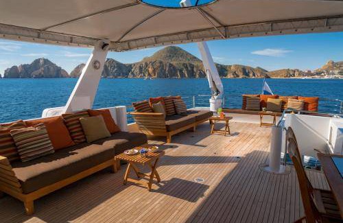 La Paz Boat Rental | 242 m² Houseboat ∙ 5 bedrooms ∙ 10 guests
