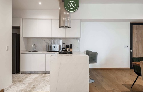 Hipodromo Condesa Apartment | New 2 BR Condo in Condesa - Pool - City Skyline