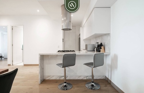 Hipodromo Condesa Apartment | New 2 BR Condo in Condesa - Pool - City Skyline