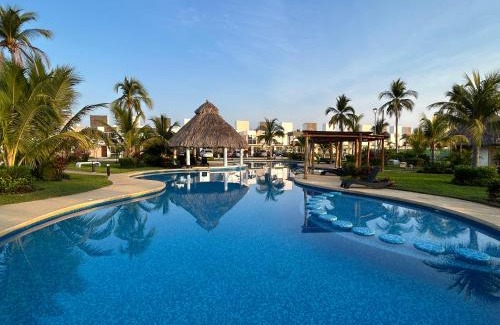 Boulevard Barra Vieja House | New Modern Acapulco Diamante House Getaway with Pool View and Beach Club