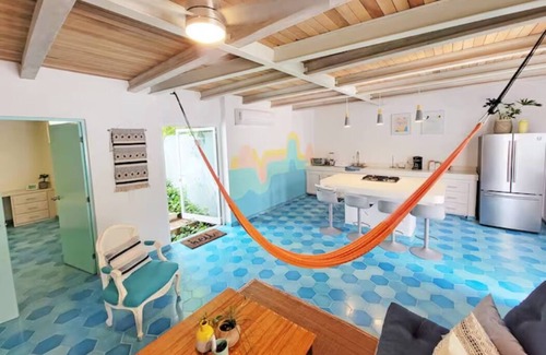 North End Apartment | New + Super Fast WiFi + Free BeachClub Daily Access + Amazing Location