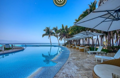 North Hotel Zone Apartment | Oceanfront 4 BR Condo - Beach - Infinity Pool