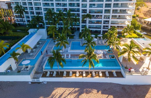 Las Glorias Condo | Oceanfront w/Pool, Hot Tub & Gym