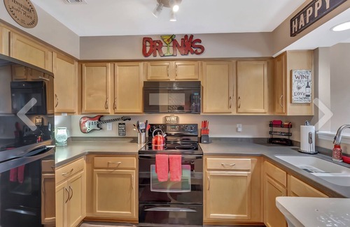 North Capitol Condo | ❤️of DWTN on the RIVER♥️Walk 2 BROADWAY & ALL/🎶🎸/2KING BDS/2BA/Free PRKG/POOL