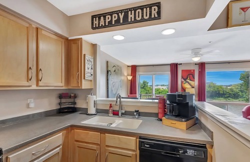 North Capitol Condo | ❤️of DWTN on the RIVER♥️Walk 2 BROADWAY & ALL/🎶🎸/2KING BDS/2BA/Free PRKG/POOL