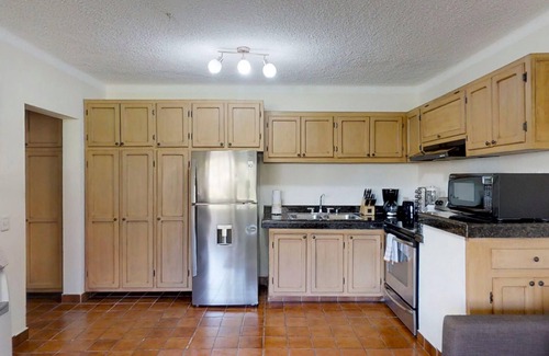El Medano Ejidal Condo | one block to medano beach , 2 blocks to the Cabo Marina & Downtown Cabo