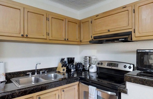 El Medano Ejidal Condo | one block to medano beach , 2 blocks to the Cabo Marina & Downtown Cabo