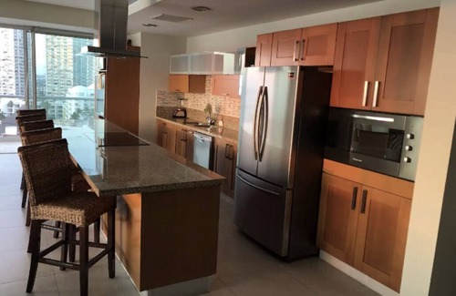 Las Glorias Apartment | Peninsula Condo on 10th Floor