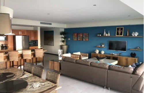 Las Glorias Apartment | Peninsula Condo on 10th Floor