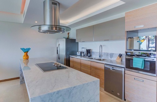 Flamingos Apartment | Peninsula Deluxe Resort, 4 BR, Great Ocean Views, Great amenities