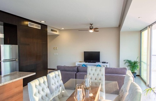 North Hotel Zone Apartment | Peninsula Vallarta Condo