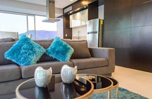 North Hotel Zone Apartment | Peninsula Vallarta Condo