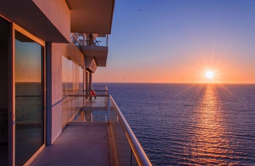 North Hotel Zone Apartment | Peninsula Vallarta Condo