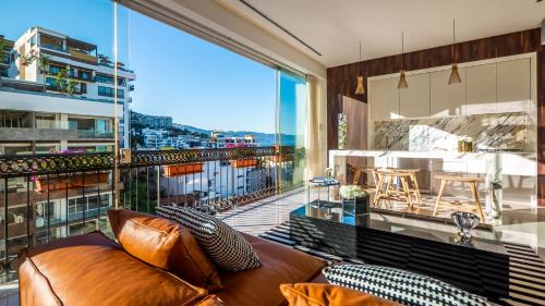 Romantic Zone House | PIER 57 - 508 Modern 2BR Condo Romantic Zone