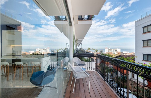 Emiliano Zapata Apartment | Pier 57 Ocean Views Romantic Zone Best Rooftop Pool