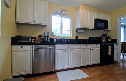 Beverly Glen House | Private Hillside 2 Units near Bel Air & UCLA with Patio & Garden + Parking