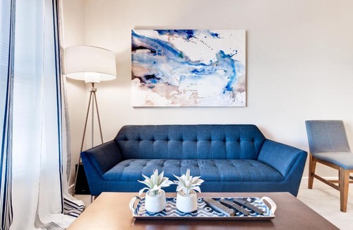 Old Town West Apartment | Professionally Decorated 1 BR With King Bed Only 4 Minutes from Metro/ Close to Old Town