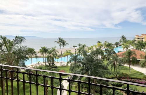 Marina Vallarta Apartment | PUERTO VALLARTA WATERFRONT BAY VIEW GRAND