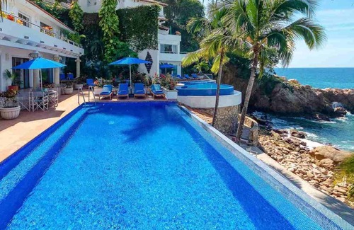Cerro Villa | Puerto Vallarta luxury villa rental for 14
