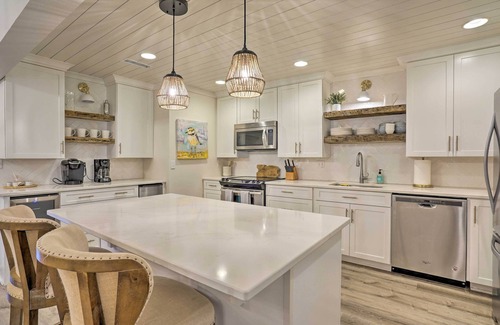 West Beach Cottage | Remodeled Cottage on Sparrow Pond, Walk to Beach!