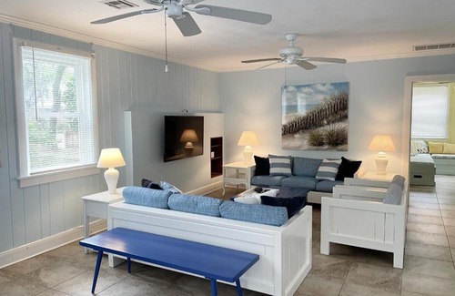 Northeast Virginia Beach House | Sea Home Short Walk to Beach