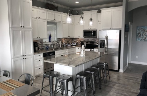 Port Bolivar House | Shark Shack ~ 3rd Row Home ~ Holiday Addition ~ Ocean View ~ Basketball Goal