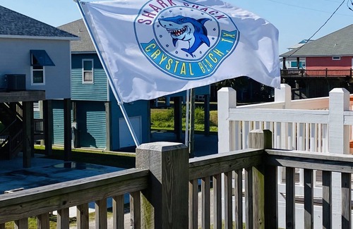 Port Bolivar House | Shark Shack ~ 3rd Row Home ~ Holiday Addition ~ Ocean View ~ Basketball Goal