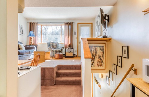 Sunday River Area Condo | Ski-in/ski-out condo w/ mountain views & access to a shared pool & hot tub!