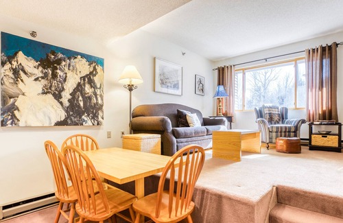 Sunday River Area Condo | Ski-in/ski-out condo w/ mountain views & access to a shared pool & hot tub!