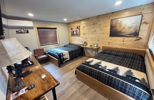 North Greece Hotel | Sleepy Bear Inn